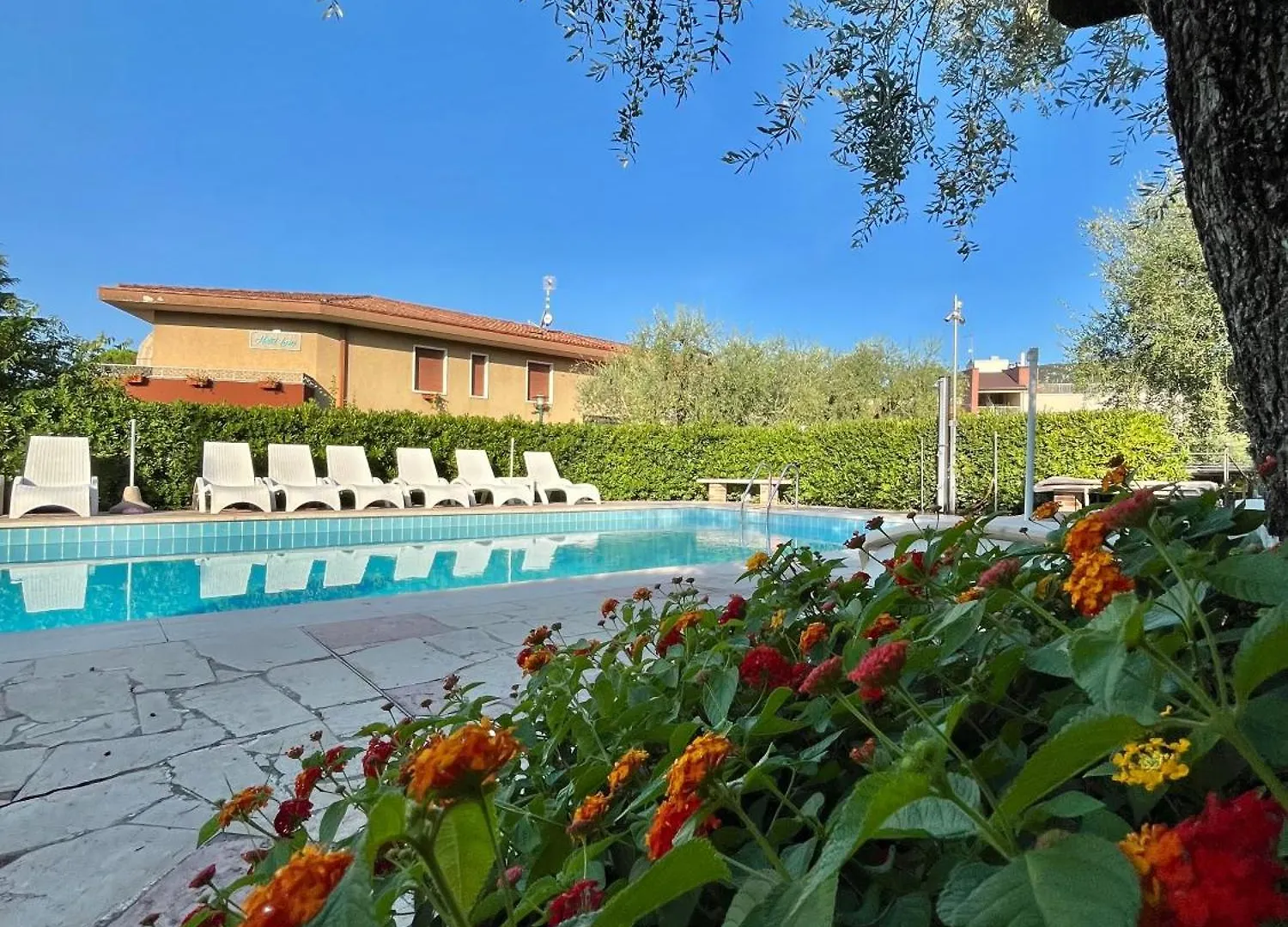 Hotel Lory Garda  2*, Garda (Verona)