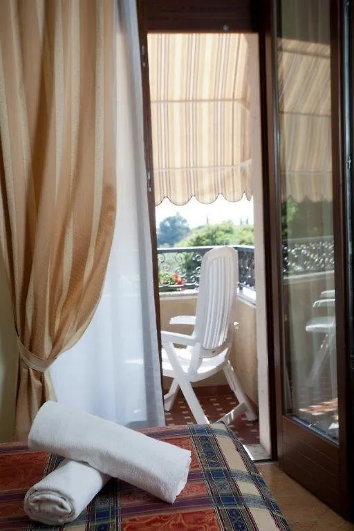 Hotel Lory Garda  2*, Garda (Verona)
